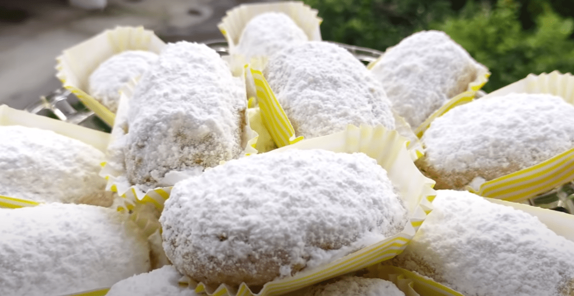 Αλεξανδρινό-: Κουραμπιέδες- με- καρύδα- από- την- Γκόλφω- Αλεξανδρινό-: Κουραμπιέδες- με- καρύδα- από- την- Γκόλφω-