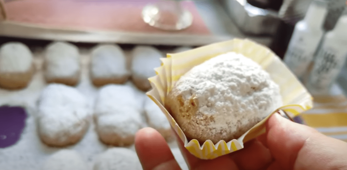 Αλεξανδρινό-: Κουραμπιέδες- με- καρύδα- από- την- Γκόλφω- Αλεξανδρινό-: Κουραμπιέδες- με- καρύδα- από- την- Γκόλφω-