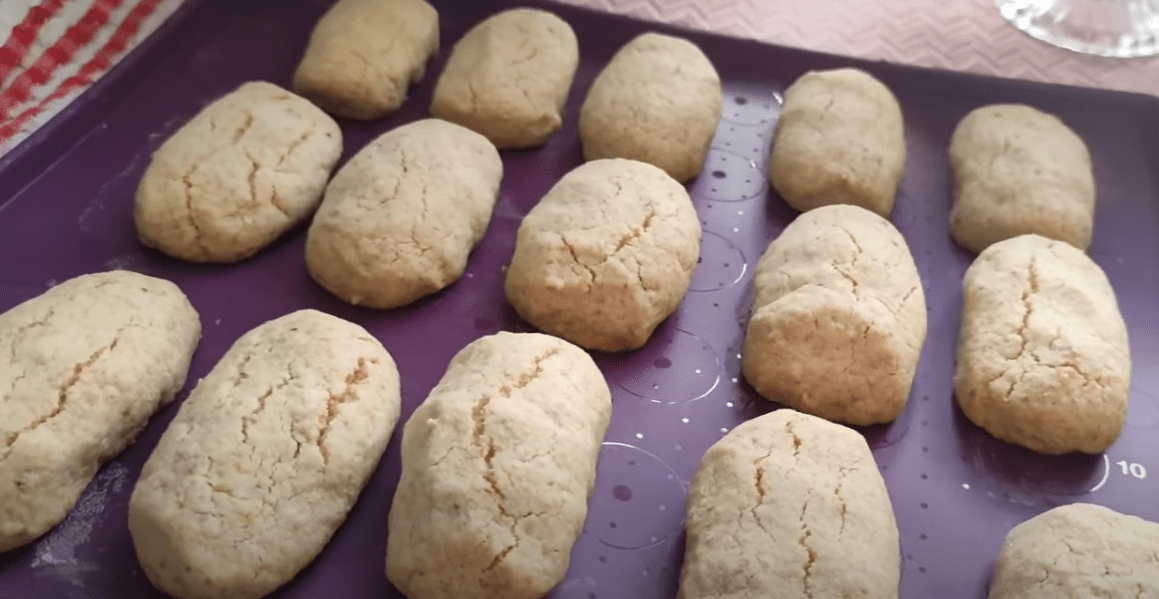 Αλεξανδρινό-: Κουραμπιέδες- με- καρύδα- από- την- Γκόλφω- Αλεξανδρινό-: Κουραμπιέδες- με- καρύδα- από- την- Γκόλφω-