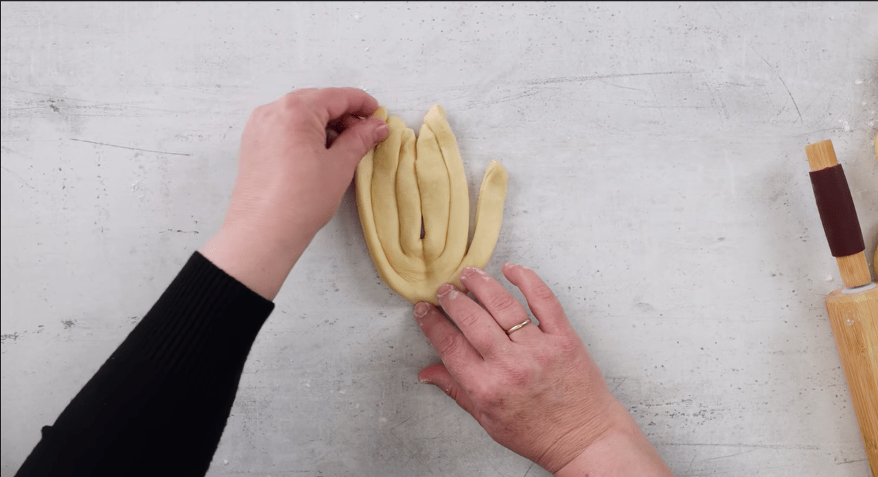 Αφράτα -τυροπιτάκια- με -μαγιά- και- γιαούρτι-