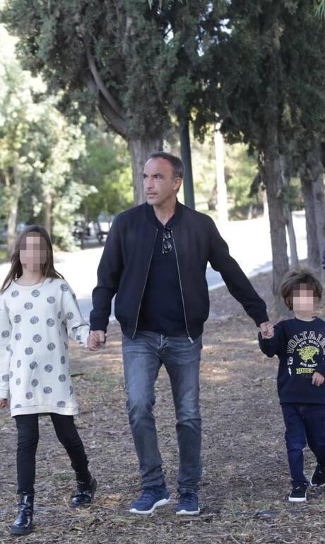 Νίκος Αλιάγας: Η σπάνια εμφάνιση με τα παιδιά του στην Ελλάδα – Εικόνες
