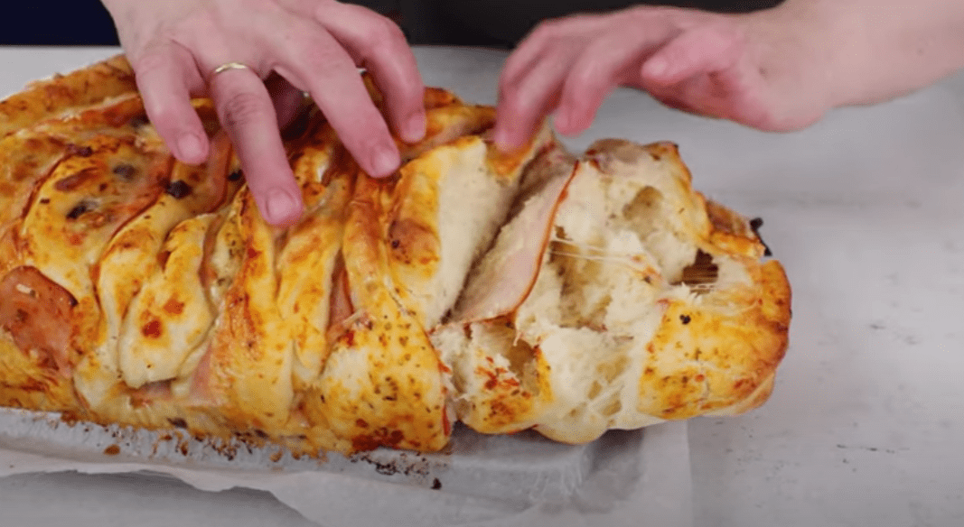 Χριστουγεννιάτικο- γεμιστό- ψωμί-