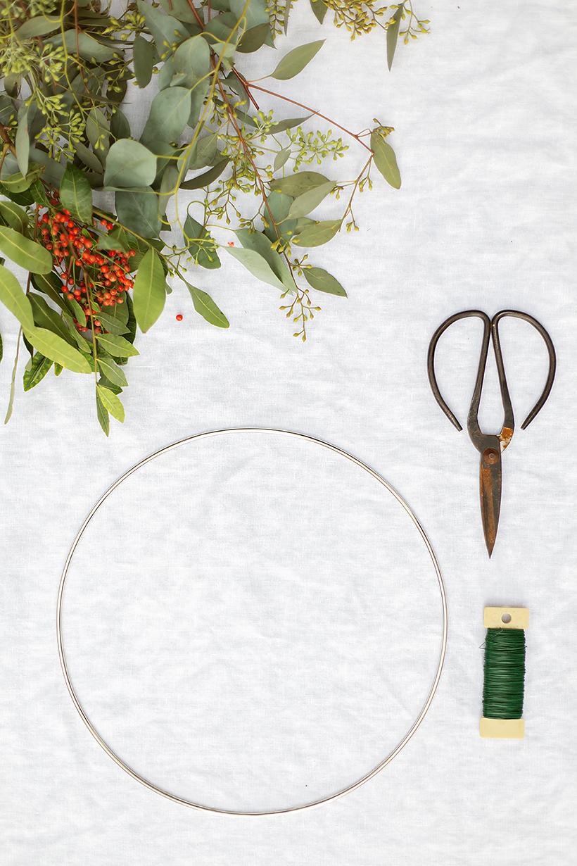 χριστουγεννιάτικα-στεφάνια-από-φυσικά-υλικά-διαδικασία-βήμα βήμα-