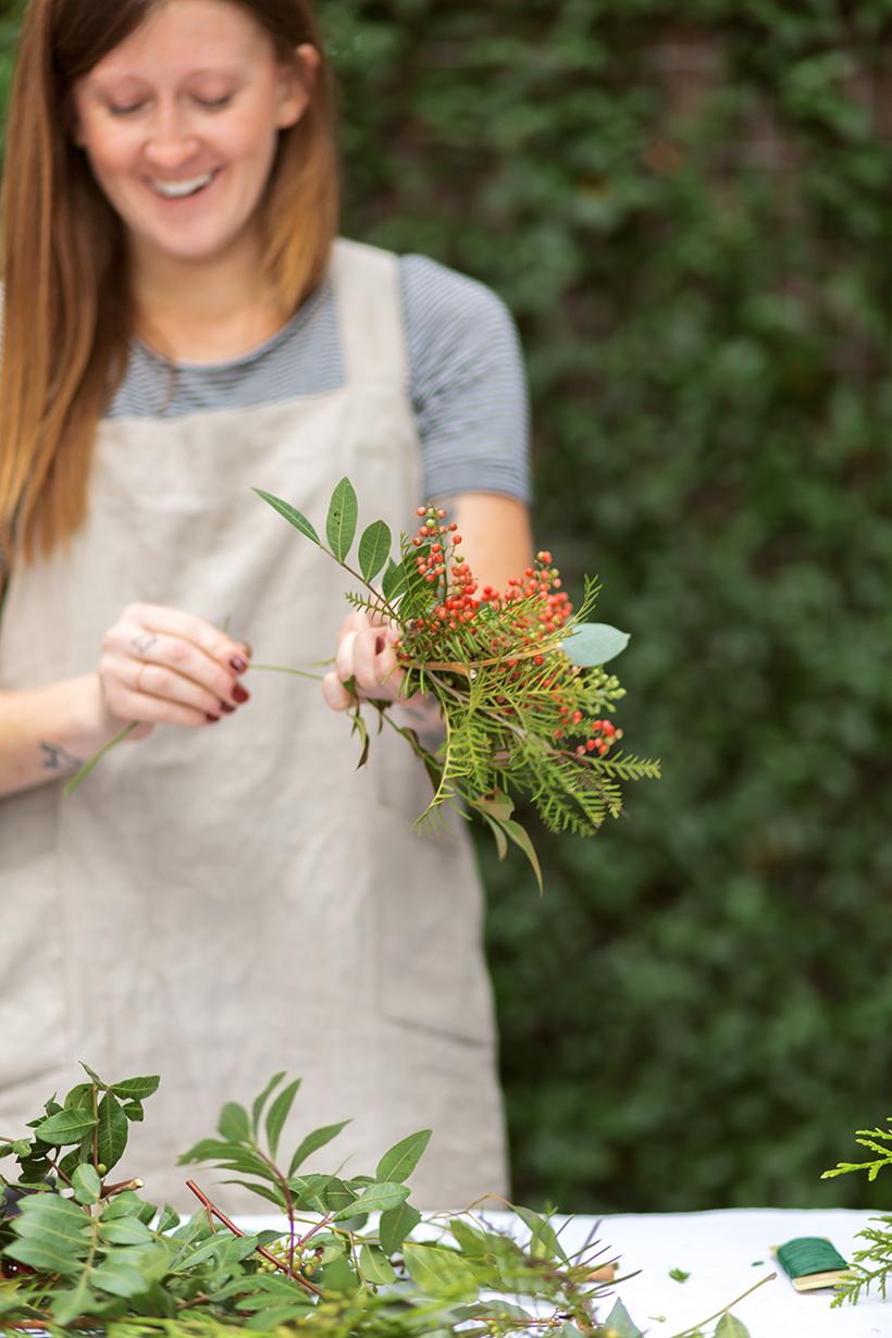 χριστουγεννιάτικα-στεφάνια-από-φυσικά-υλικά-διαδικασία-βήμα βήμα-