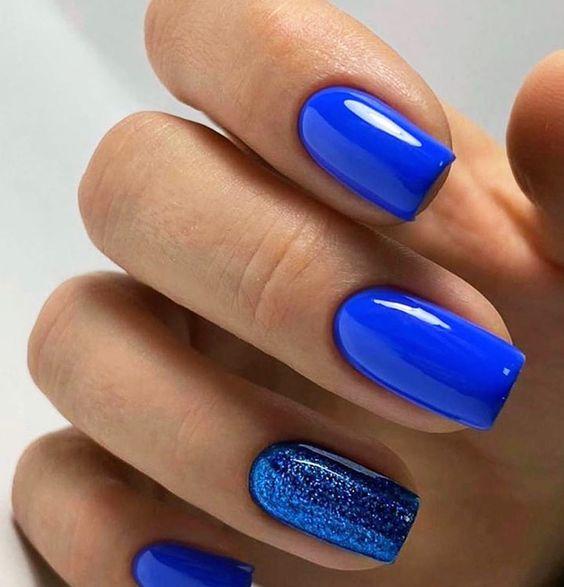 μπλε-χριστουγεννιάτικα νύχια-με-γκλίτερ- μπλε-χριστουγεννιάτικα νύχια-με-γκλίτερ-