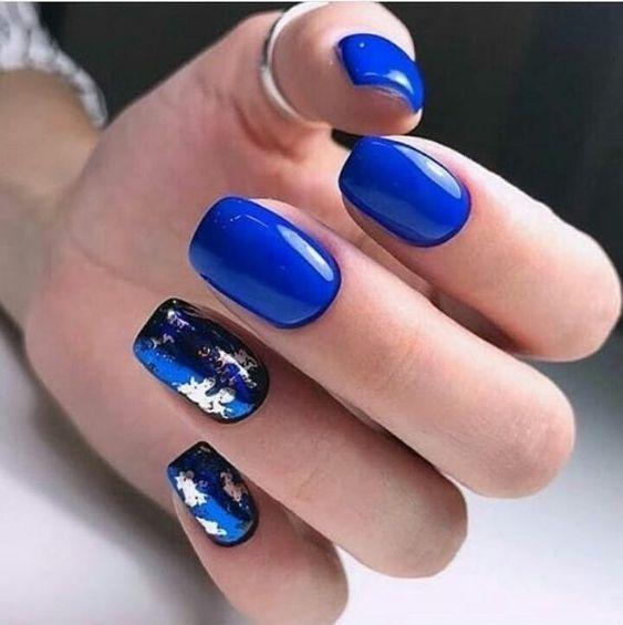 μπλε-χριστουγεννιάτικα νύχια-με-χρυσό-