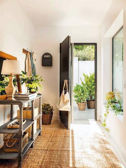 ψάθινα-χαλιά-στο-χολ-του-σπιτιού-ιδέες-