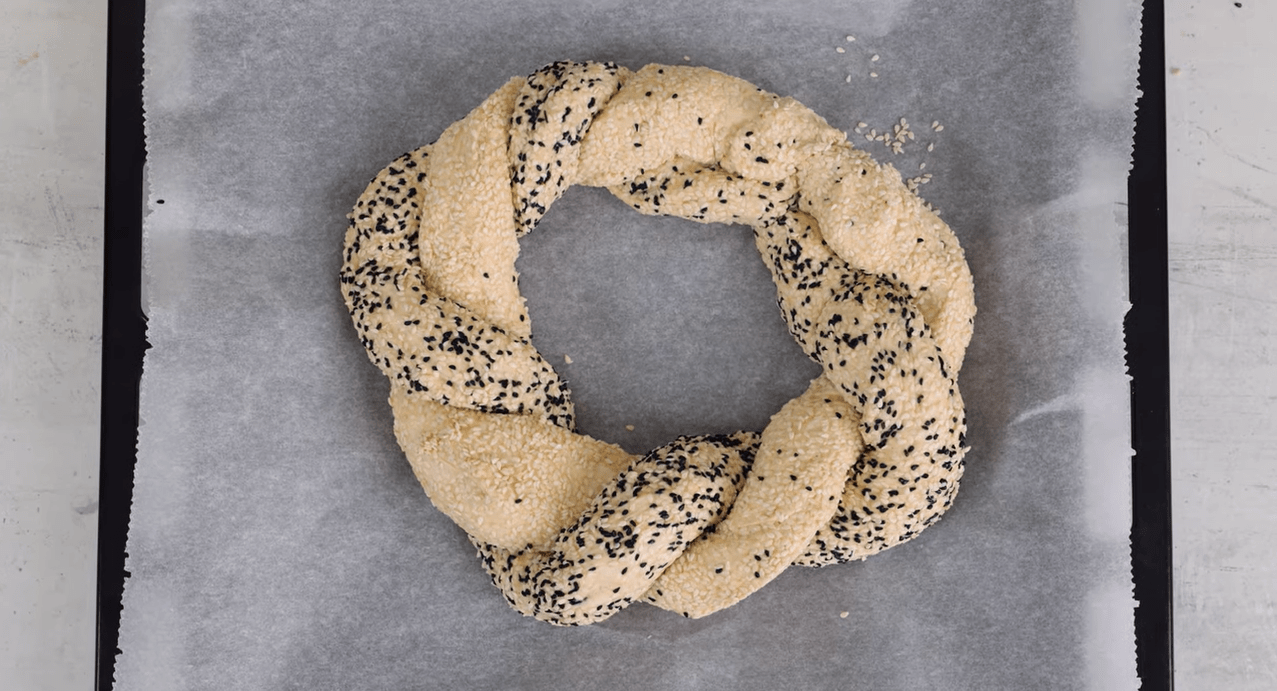 Τραγανό ψωμί σαν κουλούρι Θεσσαλονίκης