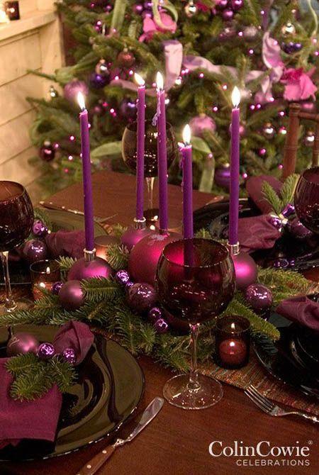 χριστουγεννιάτικα-κεριά-σε-μοβ-χρώμα-στο-τραπέζι-ιδέες-