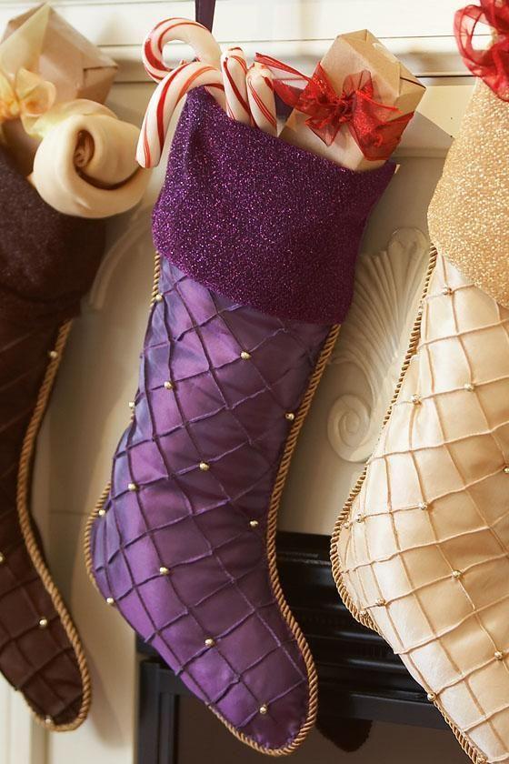 χριστουγεννιάτικες-κάλτσες-σε-μοβ-χρώμα-ιδέες-