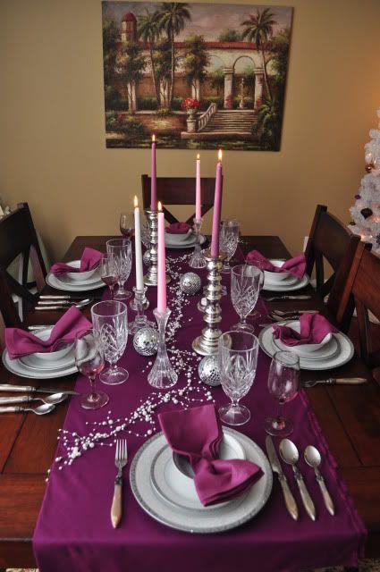 χριστουγεννιάτικο-τραπέζι-σε-μοβ-χρώμα-