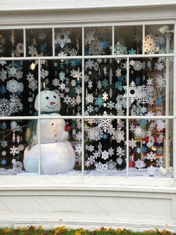 χριστουγεννιάτικα-διακοσμητικά-μπροστά-από-το-παράθυρο-ιδέες-