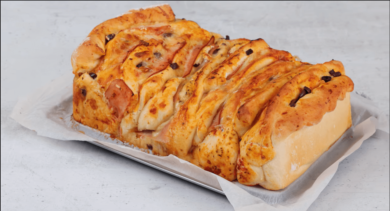 Χριστουγεννιάτικο γεμιστό ψωμί