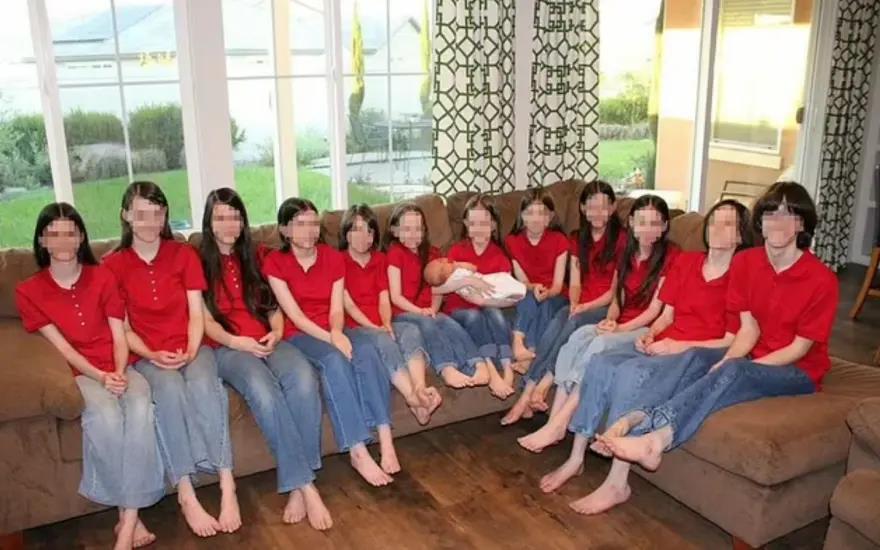 η-17χρονη-που-έσωσε-τα-άλλα-12-αδέρφια-της-από-τους-γονείς-της-