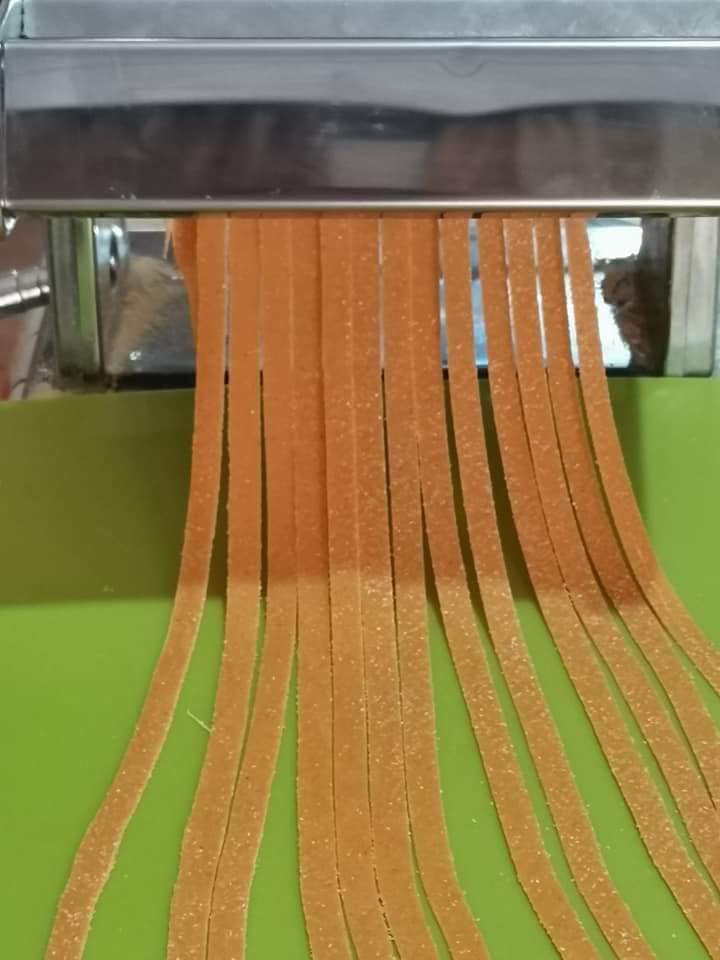 Σπιτικά- μακαρόνια- με- ντομάτα-