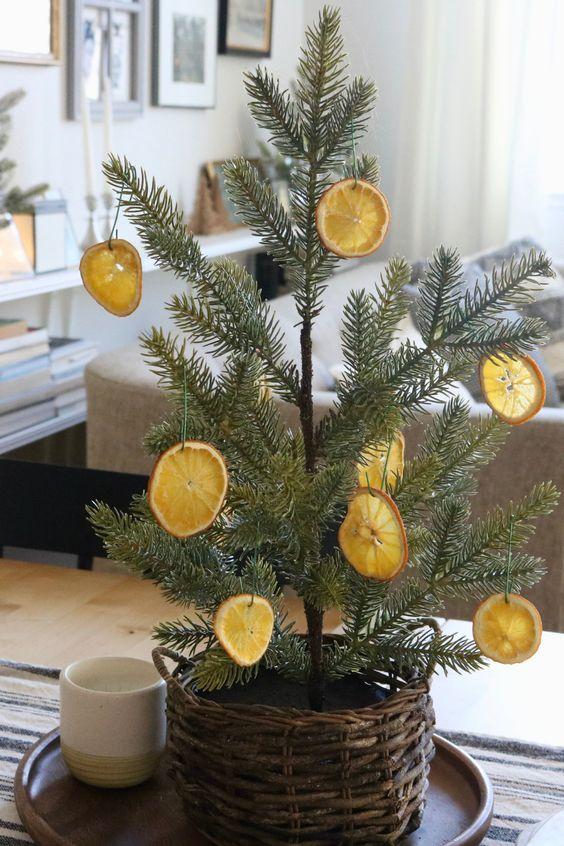 χριστουγενιάτικα-στολίδια-για-το-χριστουγεννιάτικο δέντρο-με-πορτοκάλια-