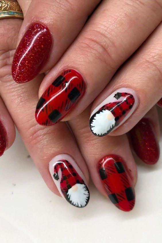κόκκινα-νύχια-με-καρό-σχέδια-και-χριστουγεννιάτικα-σχέδια-ιδέες-
