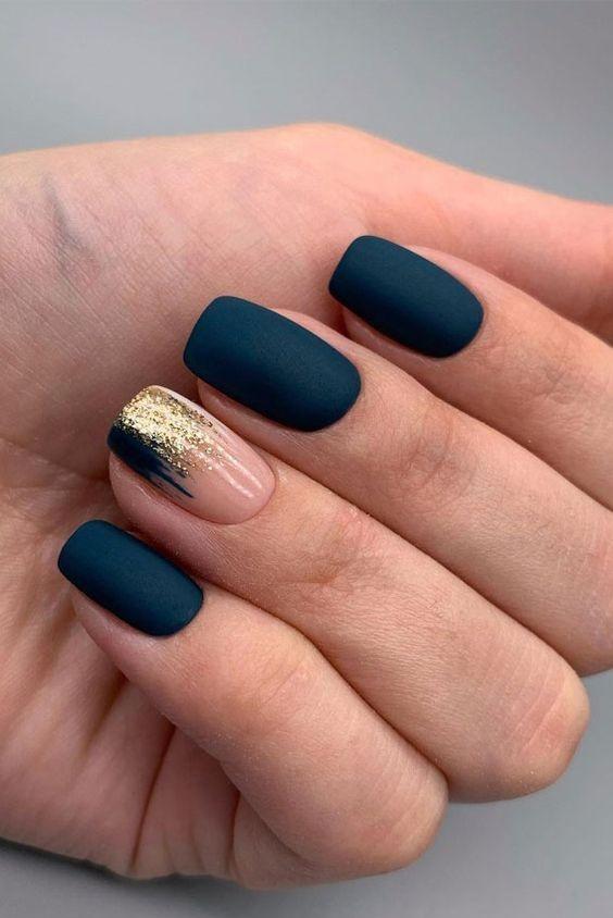 μπλε-ματ-νύχια-με-χρυσό-γκλίτερ-ιδέες-