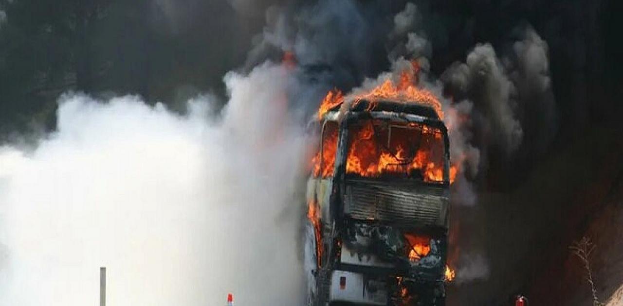 Τραγωδία: Τουλάχιστον 45 νεκροί από φωτιά σε λεωφορείο – Ανάμεσά τους και παιδιά