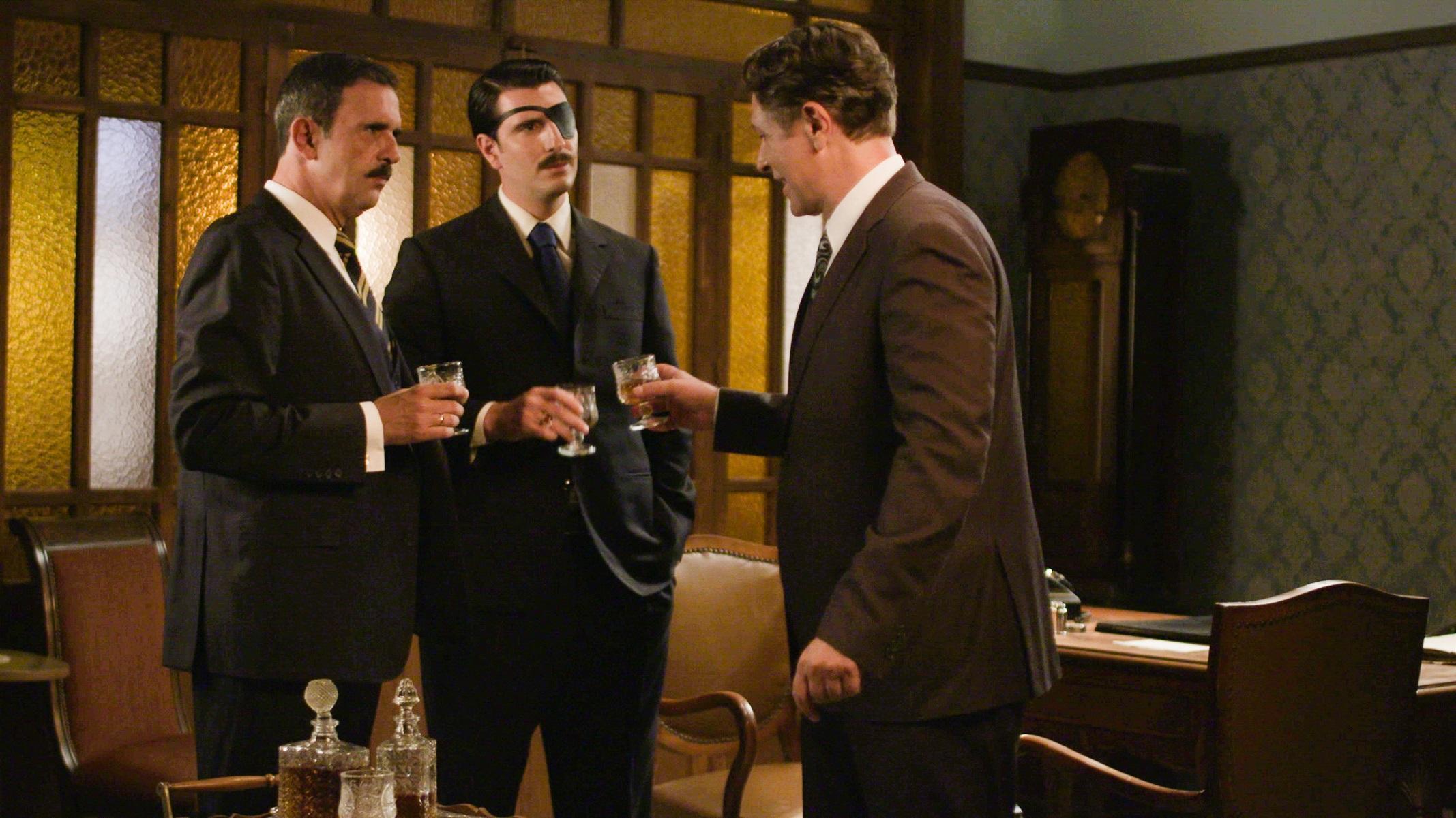 Άγριες μέλισσες: Ο Δούκας μπαίνει στο στόχαστρο του Ακύλα