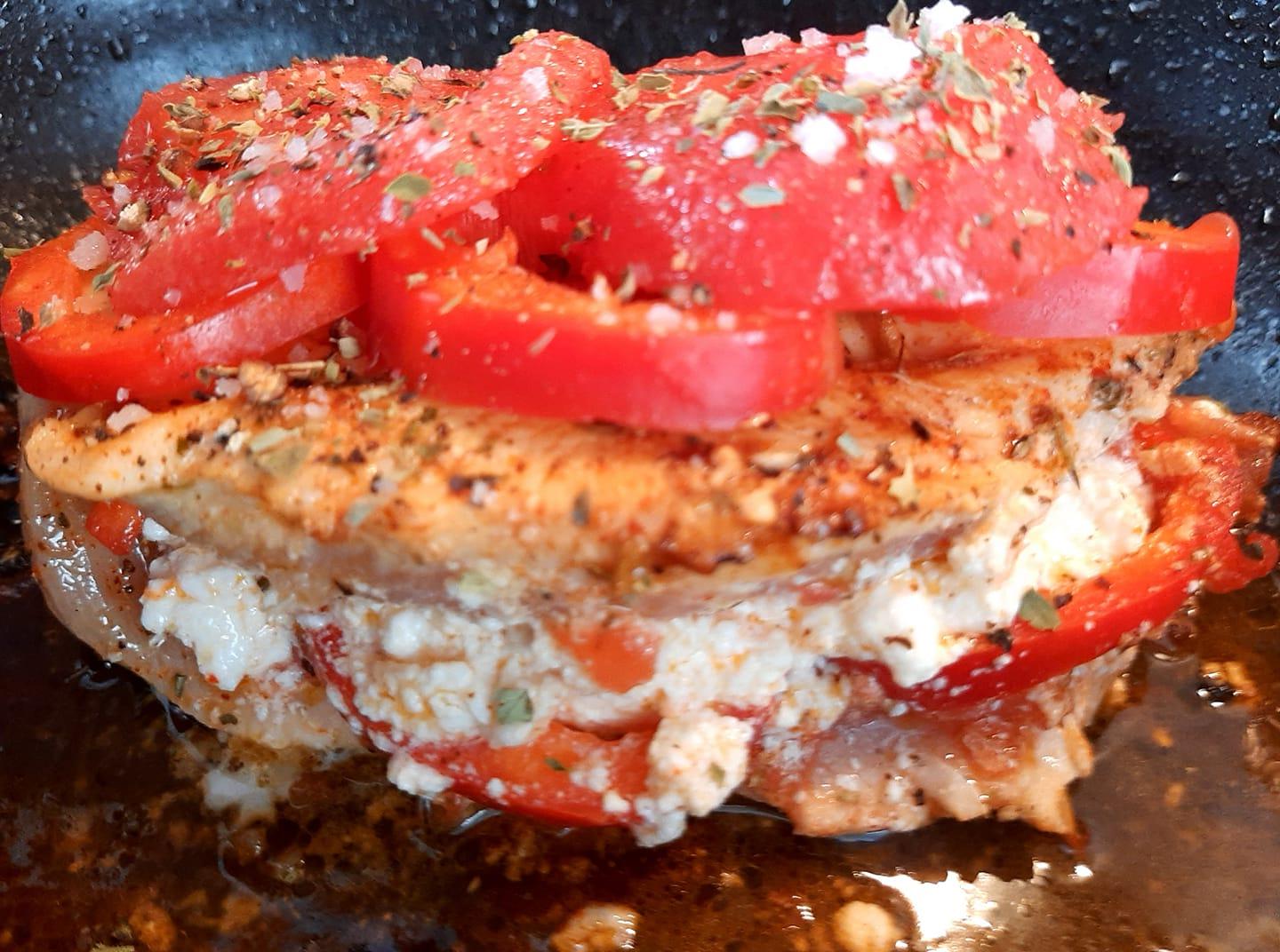 Γεμιστό- φιλέτο- κοτόπουλο- με- τυρί- και- ντομάτα-