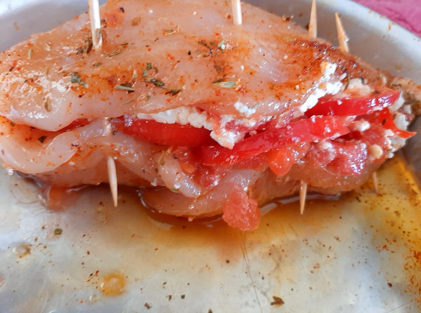 Γεμιστό- φιλέτο- κοτόπουλο- με- τυρί- και- ντομάτα-