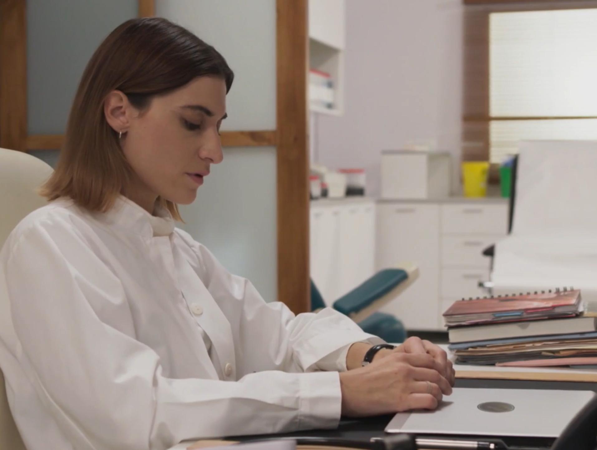 Η Γη της Ελιάς: Ο Μάνος βάζει να σκοτώσουν την Αντιγόνη