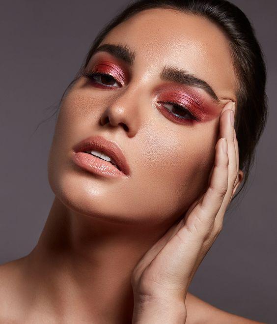 κόκκινη-σκιά-στα-μάτια-για-το-μακιγιάζ Δεκεμβρίου-