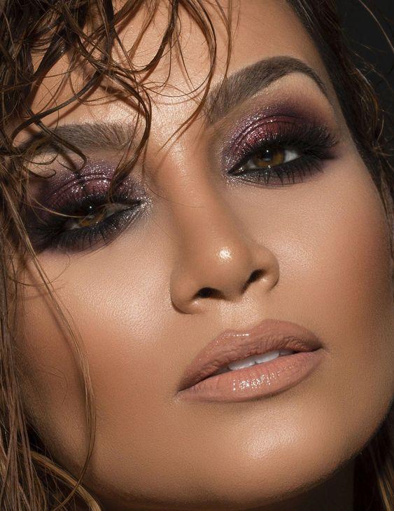 ιδέες-για-μακιγιάζ-τον-Δεκέμβριο-με-μπορντό-σκιά-