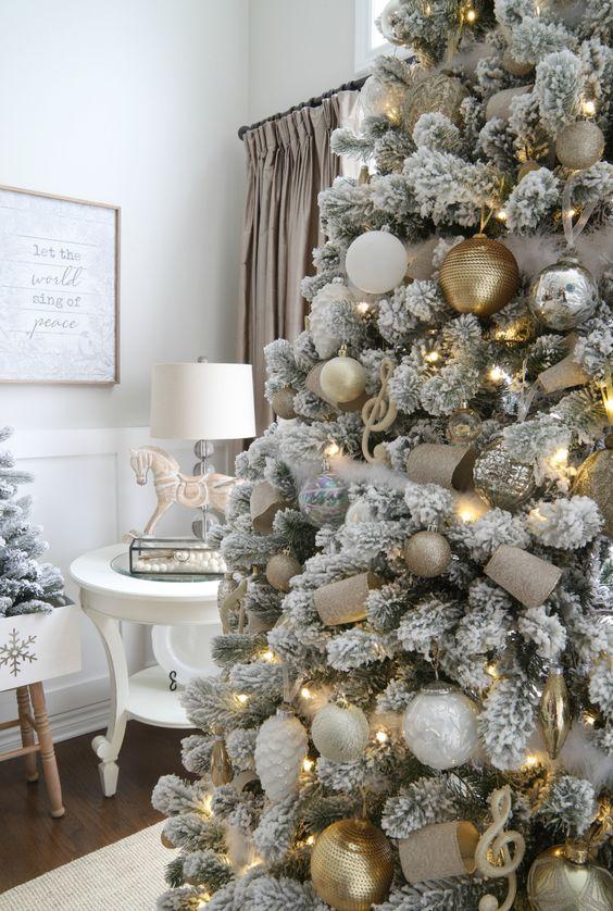 λευκό-και-χρυσό-χρώμα-στο-χριστουγεννιάτικο δέντρο-ιδέες-