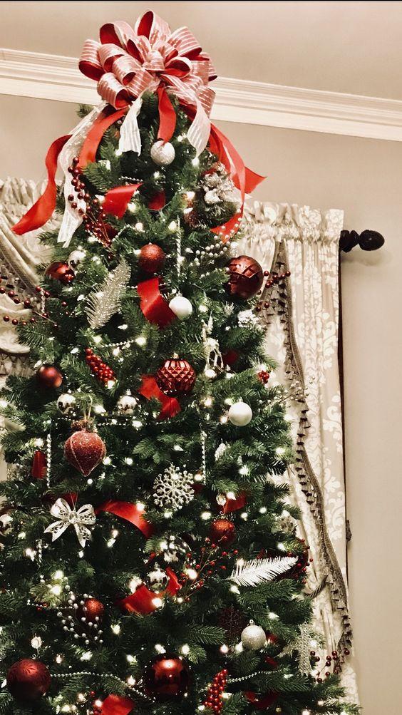 κόκκινο-και-ασημί-χρώμα-στο-χριστουγεννιάτικο δέντρο-ιδέες-