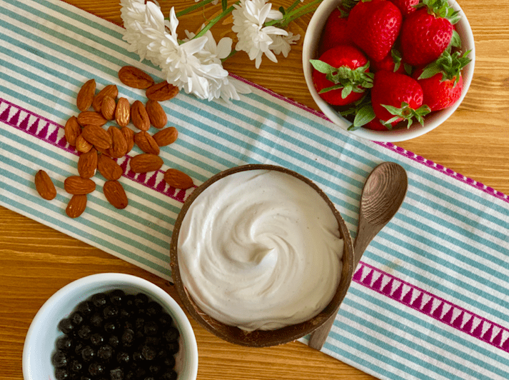 Σπιτικό -γιαούρτι- καρύδας-