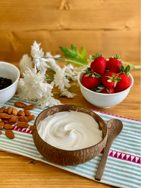 Σπιτικό -γιαούρτι- καρύδας-