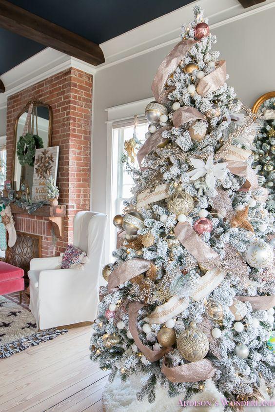 ιδέες-για-να-κάνετε-το-χριστουγεννάτικο-δέντρο-να-μοιάζει-χιονισμένο-