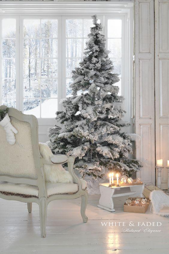 ιδέες-για-να-κάνετε-το-χριστουγεννάτικο-δέντρο-να-μοιάζει-χιονισμένο-