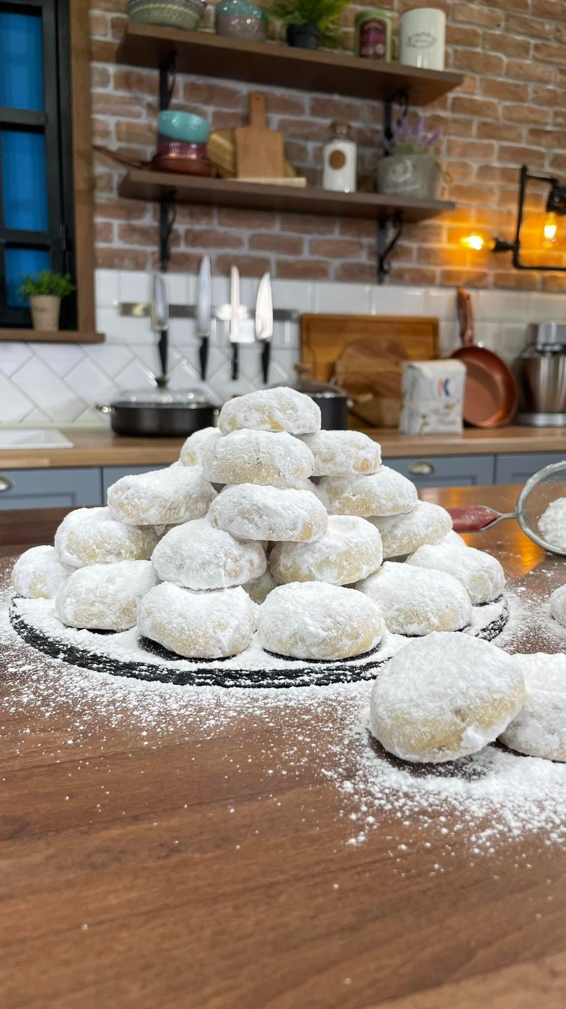 κουραμπιέδες -του- Δημήτρη- Μιχαηλίδη- κουραμπιέδες -του- Δημήτρη- Μιχαηλίδη-