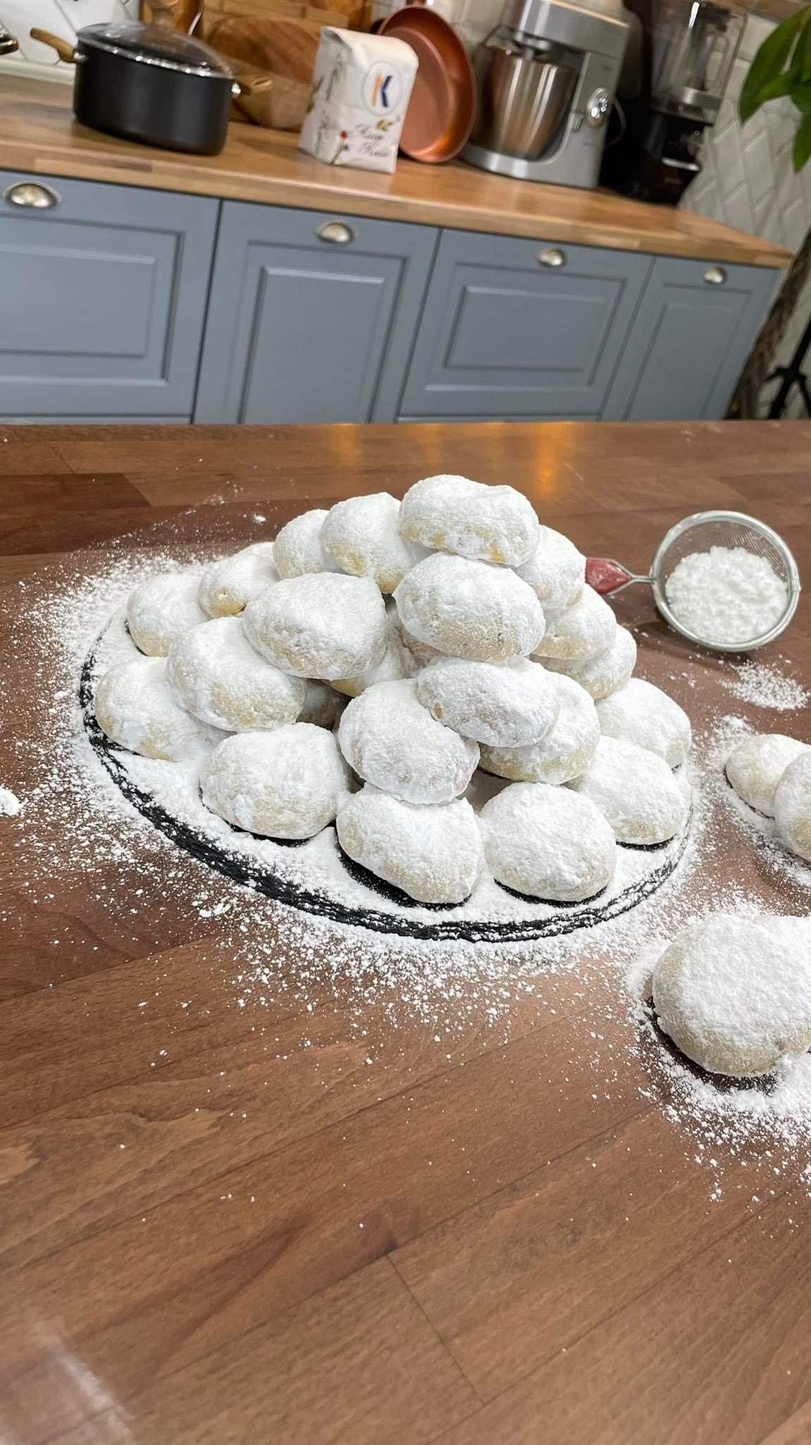 κουραμπιέδες -του- Δημήτρη- Μιχαηλίδη- κουραμπιέδες -του- Δημήτρη- Μιχαηλίδη-