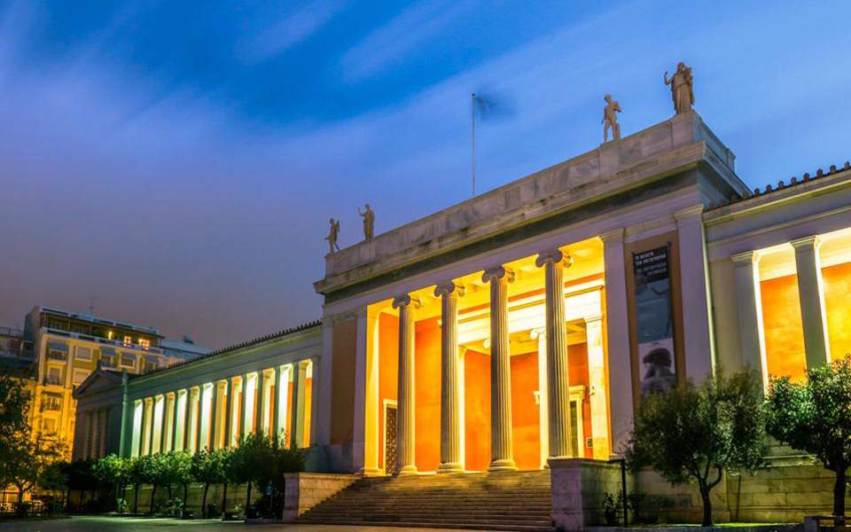 Εγκατέλειψαν 2χρονο παιδί έξω από το Αρχαιολογικό Μουσείο Αθηνών