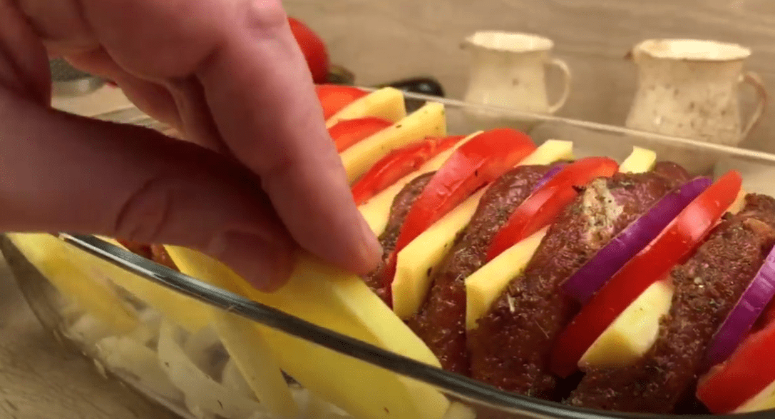 γεμιστό-χοιρινό-κρέας-με-πατάτες-