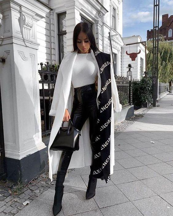 δερμάτινο-παντελόνι-με-μπλούζα-σε-λευκό-χρώμα-και-λευκή-καπαρντίνα- δερμάτινο-παντελόνι-με-μπλούζα-σε-λευκό-χρώμα-και-λευκή-καπαρντίνα-