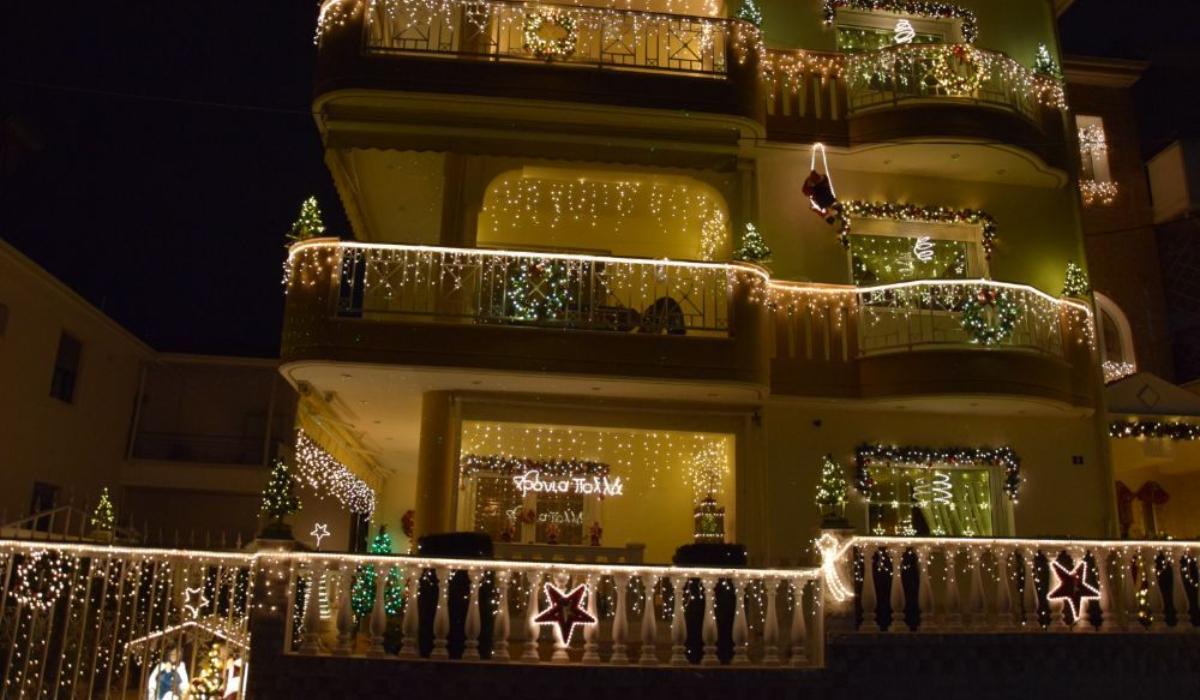 Κοζάνη : Φωταγωγήθηκε και φέτος το πιο εντυπωσιακά στολισμένο σπίτι στην Κοζάνη – Βίντεο και φωτογραφίες