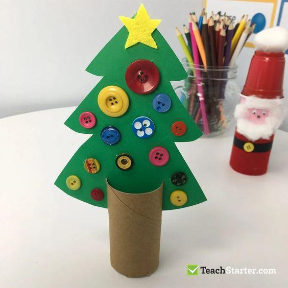 χριστουγεννιάτικο-δέντρο-από-χαρτόνι-και-ρολό-από-χαρτί υγείας-