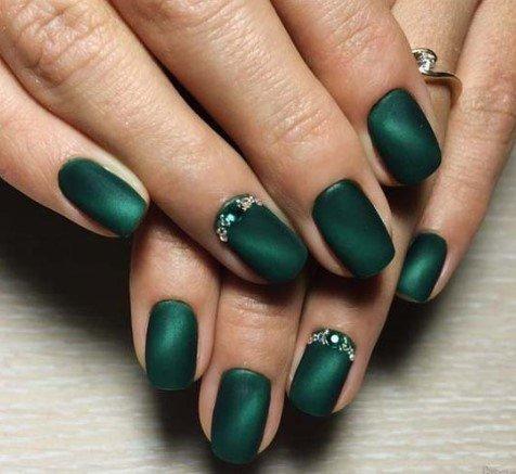 Χριστουγεννιάτικα νύχια: 15 ιδέες με πράσινα νύχια με στρας