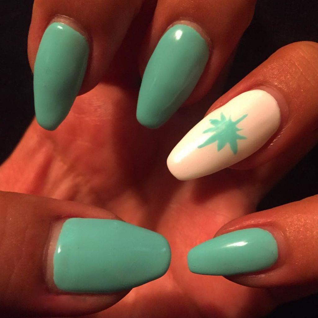 Χριστουγεννιάτικα νύχια: 15 ιδέες με πράσινα νύχια με στρας