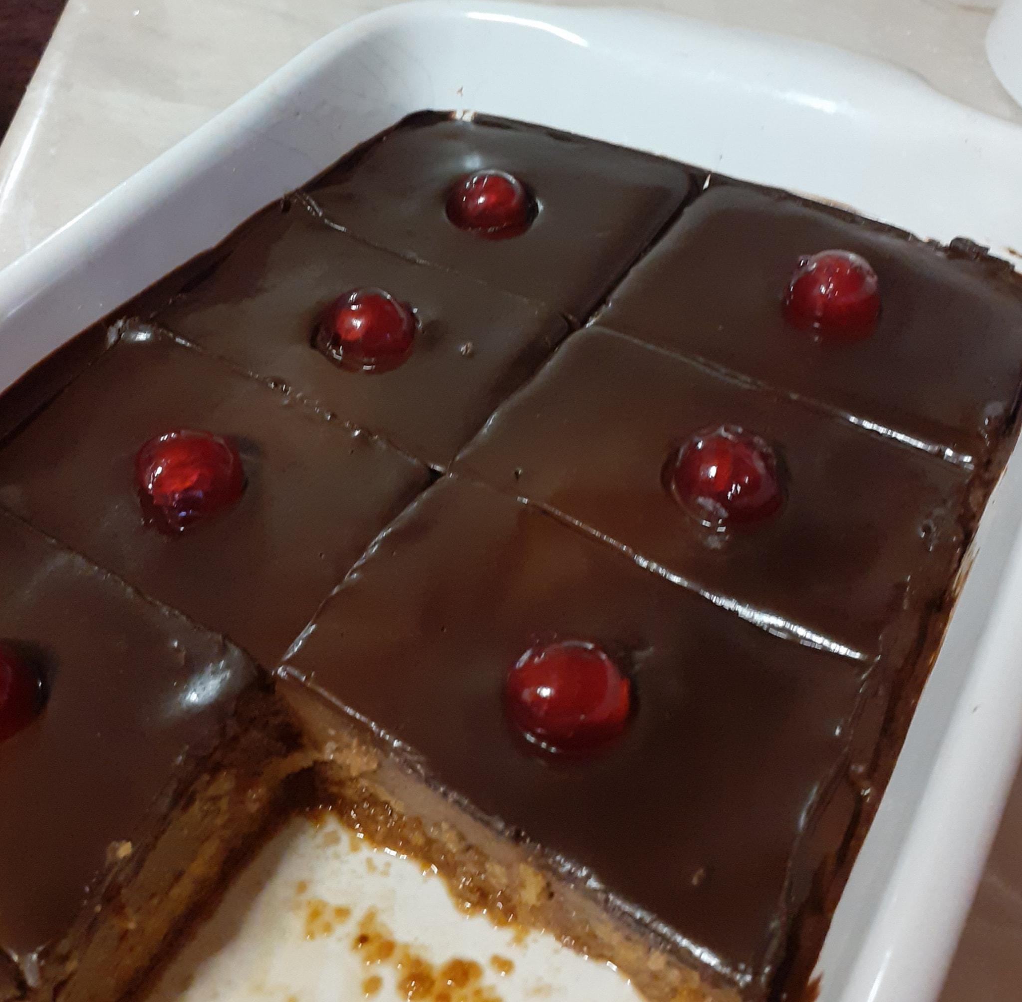 Εύκολο γλυκάκι με βασιλόπιτα κέικ που περίσσεψε