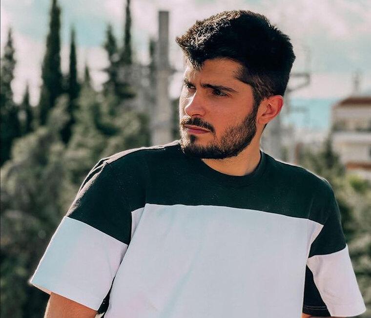 Σασμός: Η Τζένη έρχεται κοντά με τον Μανώλη.