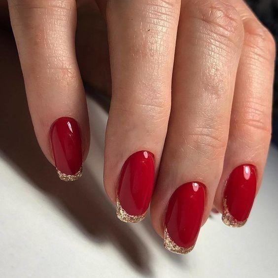 γαλλικό-μανικιούρ-σε-κόκκινο-και-χρυσό-χρώμα-χριστουγεννιάτικες ιδέες- γαλλικό-μανικιούρ-σε-κόκκινο-και-χρυσό-χρώμα-χριστουγεννιάτικες ιδέες-