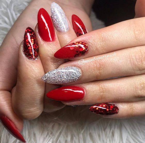 χριστουγεννιάτικα νύχια-με-στρας-και-γκλίτερ-ιδέες- χριστουγεννιάτικα νύχια-με-στρας-και-γκλίτερ-ιδέες-