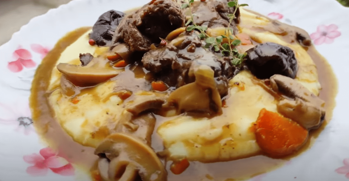 Φαγητό- με -κρέας- για- το- γιορτινό- τραπέζι- Φαγητό- με -κρέας- για- το- γιορτινό- τραπέζι-