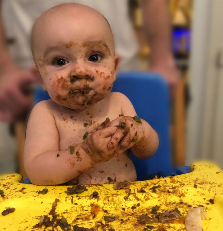 γιατί-πρέπει-να-αφήνουμε-τα-παιδιά-να-λερώνονται-όταν-τρώνε-